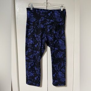 Old Navy Women's High Rise Go Dry Compression Capri Leggings